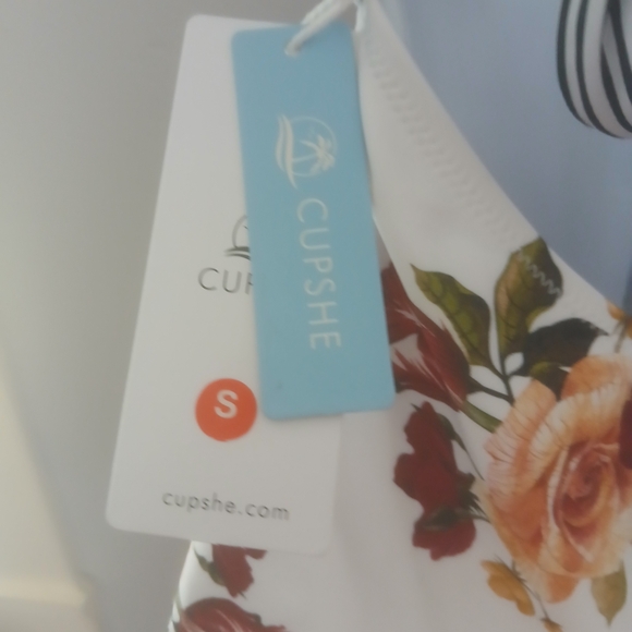 Cupshe Floral One-Piece Swimsuit in White and Red - Picture 5 of 6